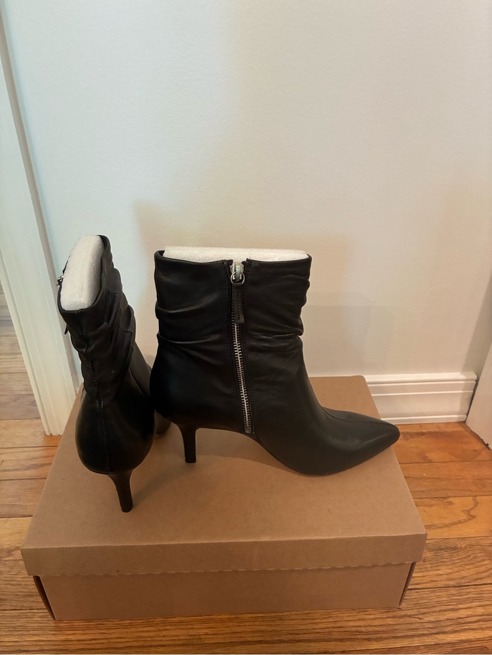 Bella Vita Black Pointed-Toe Leather Ankle Boots with Side Zip